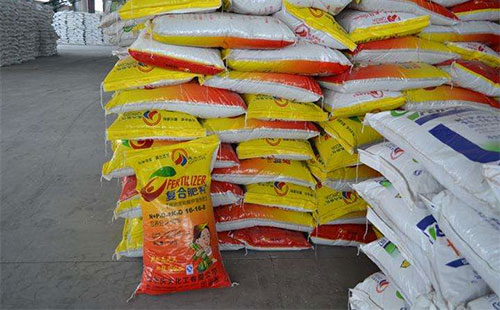 �����Ј��M��̕����gЪ�ڣ����ֵ؅^�ͺϷ�ӭ��һ��С�߳�