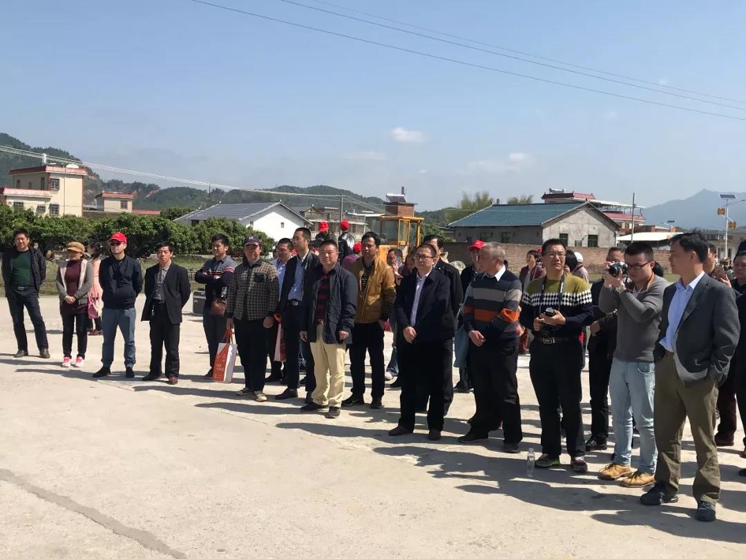 �����ϻ��������B(t��i)�Nֲ����(w��)�ڏV�|